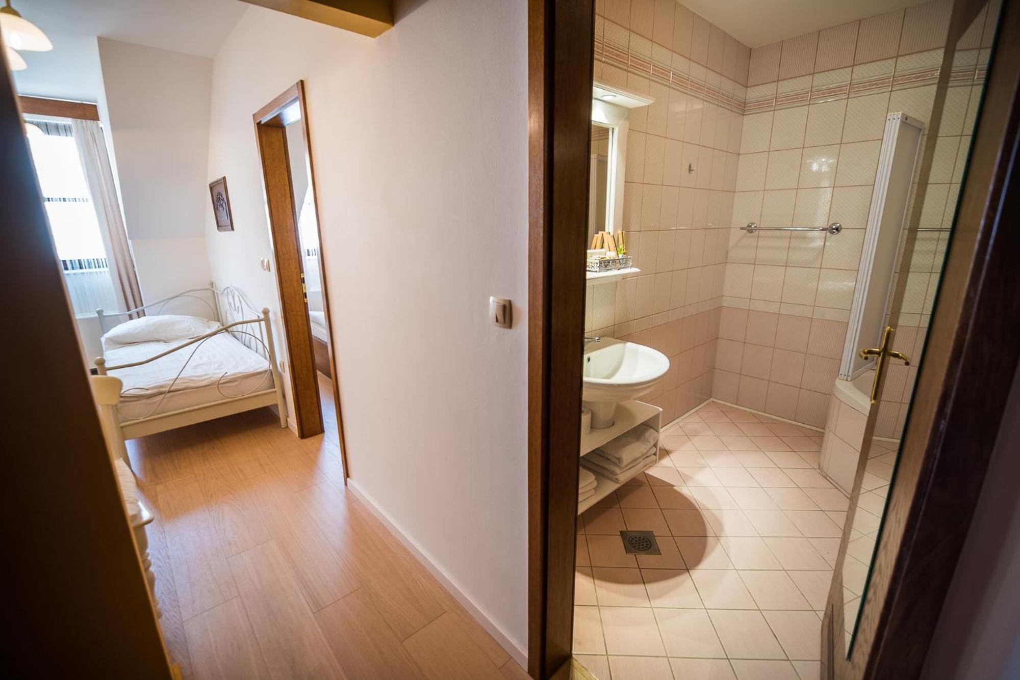 Splavar Rooms Brezice Phòng bức ảnh