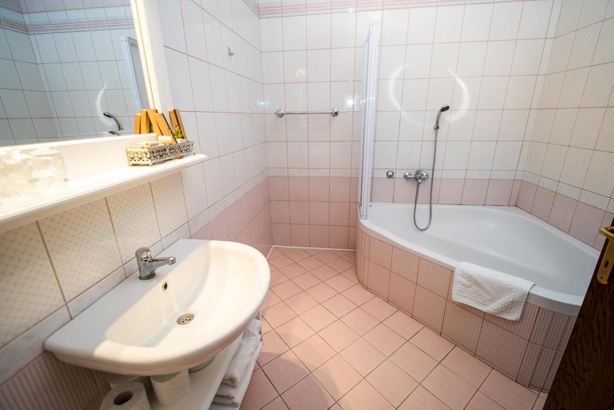 Splavar Rooms Brezice Phòng bức ảnh